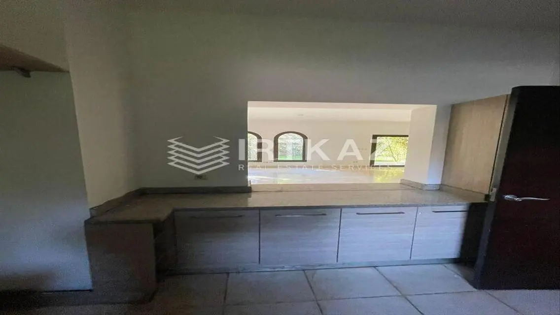 Stunning 300 sqm Apartment in a Prime Location