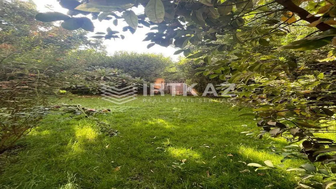 Stunning 300 sqm Apartment in a Prime Location