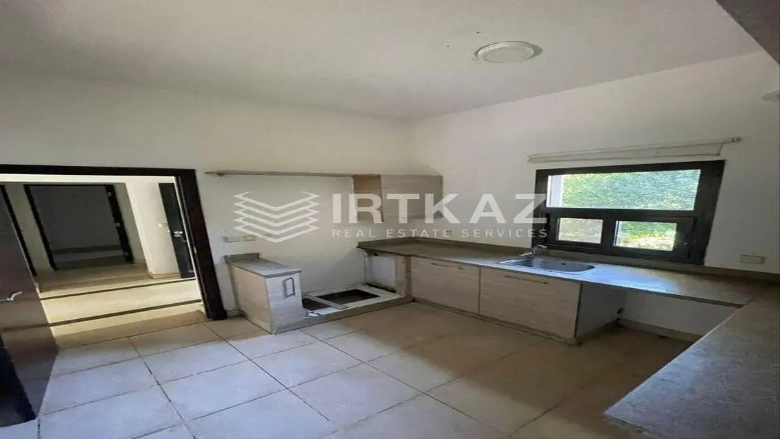 Stunning 300 sqm Apartment in a Prime Location