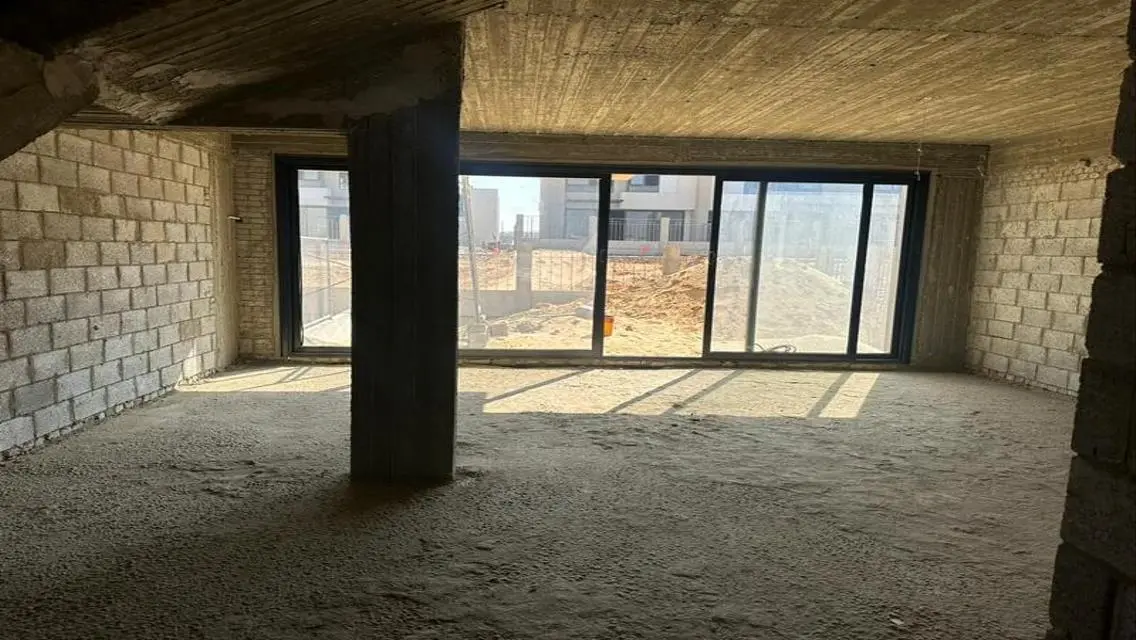 Luxurious Apartment for Sale with Ample Space