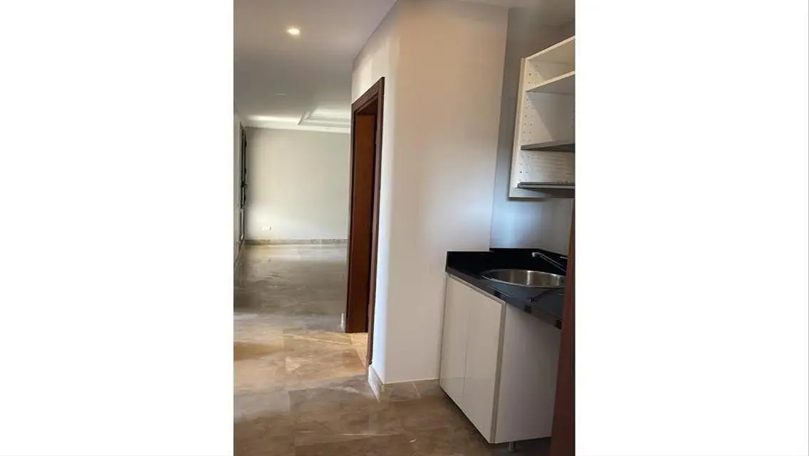 Luxurious Apartment with Maid's Room in a Quiet Area