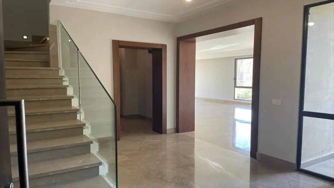 Luxurious Apartment with Maid's Room in a Quiet Area