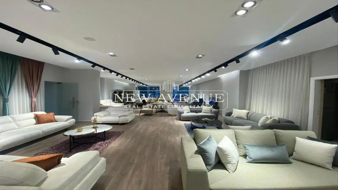 Luxurious Apartment with Spacious Area and Covered Parking