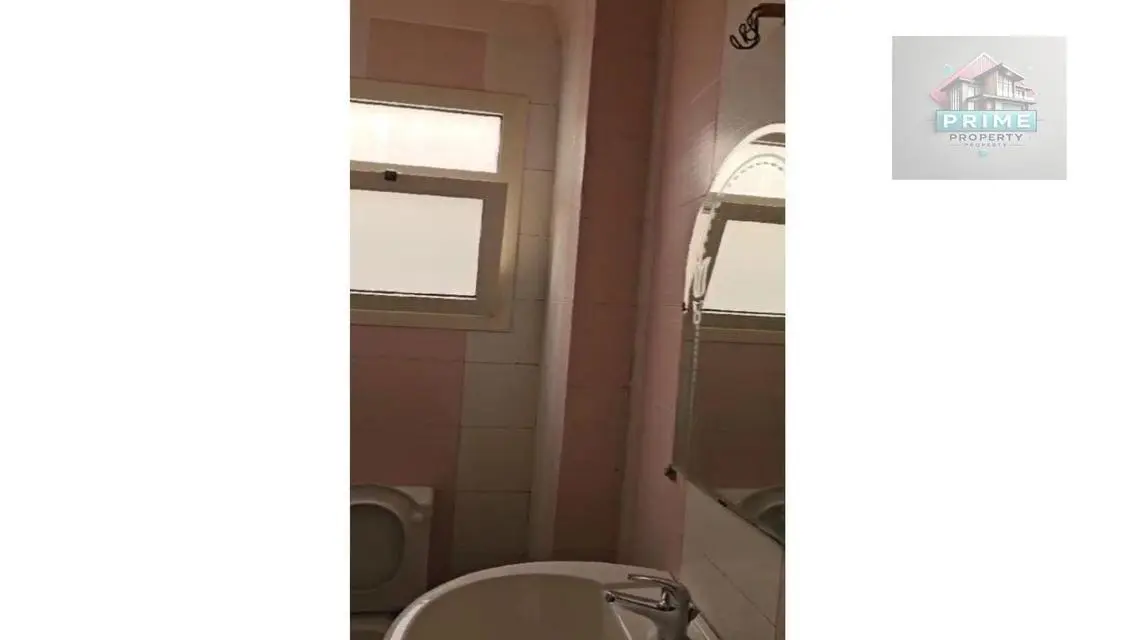 Luxury Apartment with 6 Bedrooms and 3 Bathrooms