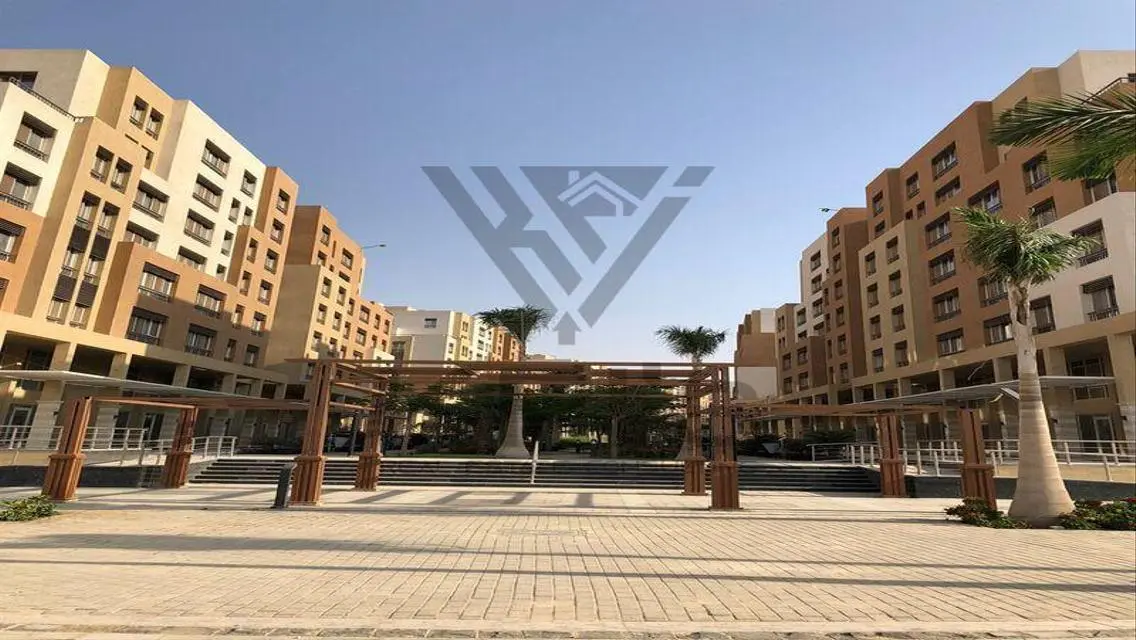 شقة رائعة بمساحة واسعة مع خدمات فاخرة في موقع متميز