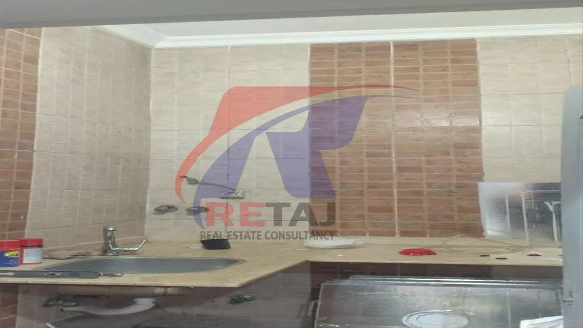 شقة فاخرة للإيجار بمساحة واسعة