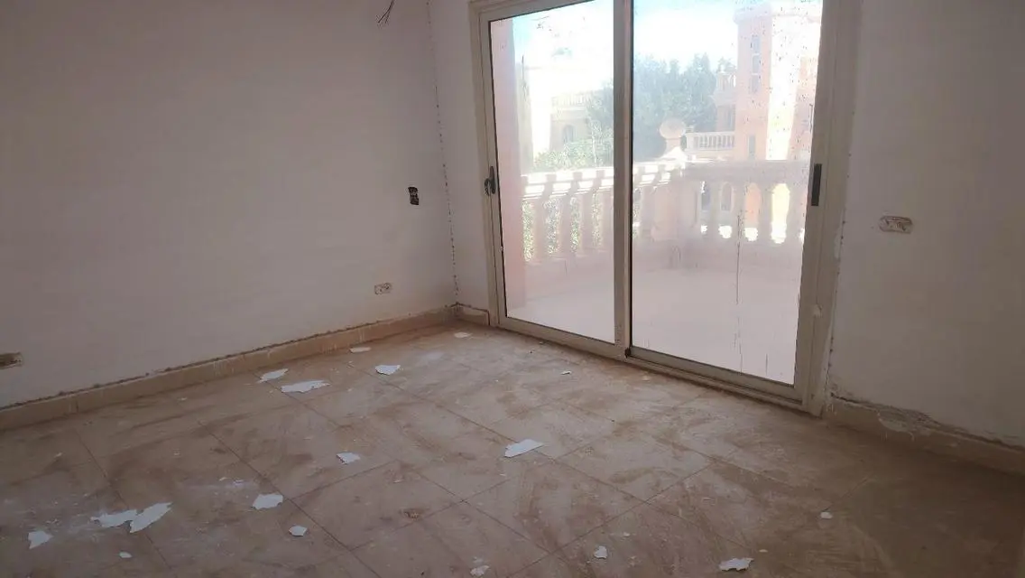 Luxury Apartment with Private Garden and Covered Parking