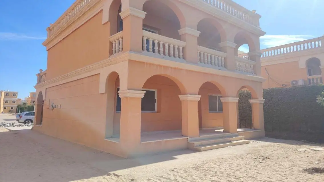 Luxury Apartment with Private Garden and Covered Parking