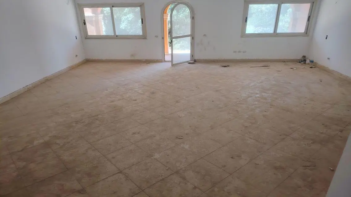 Luxury Apartment with Private Garden and Covered Parking