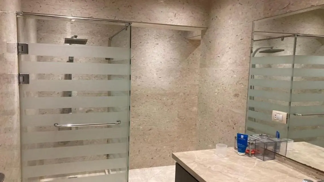 Luxury Apartment Overlooking Lakes and Main Attractions