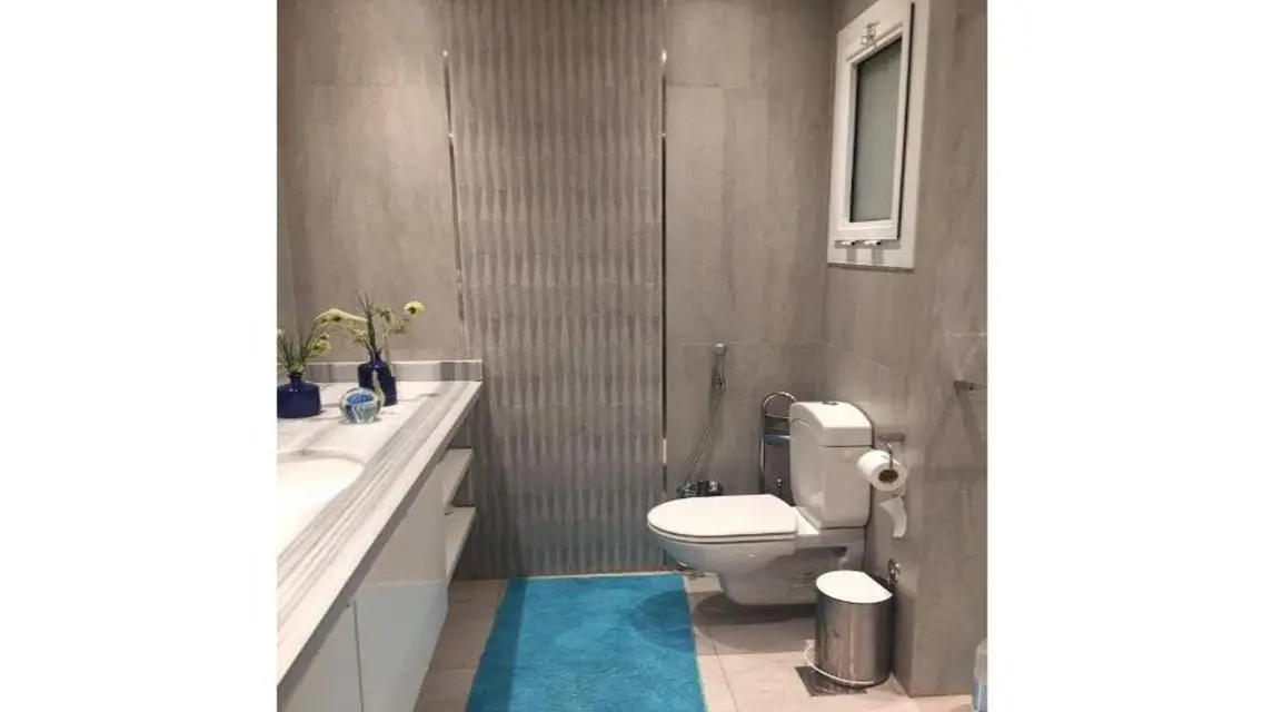 Luxury Apartment Overlooking Lakes and Main Attractions