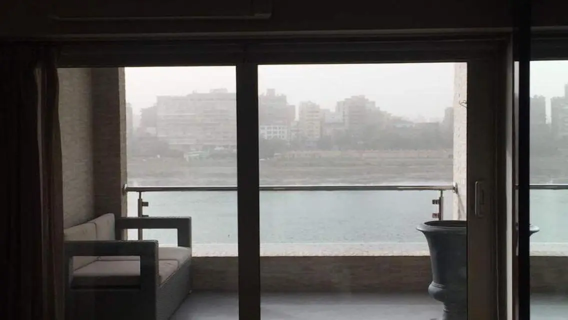 Luxury Apartment Overlooking Lakes and Main Attractions