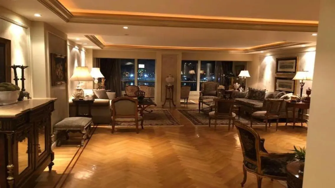 Luxury Apartment Overlooking Lakes and Main Attractions