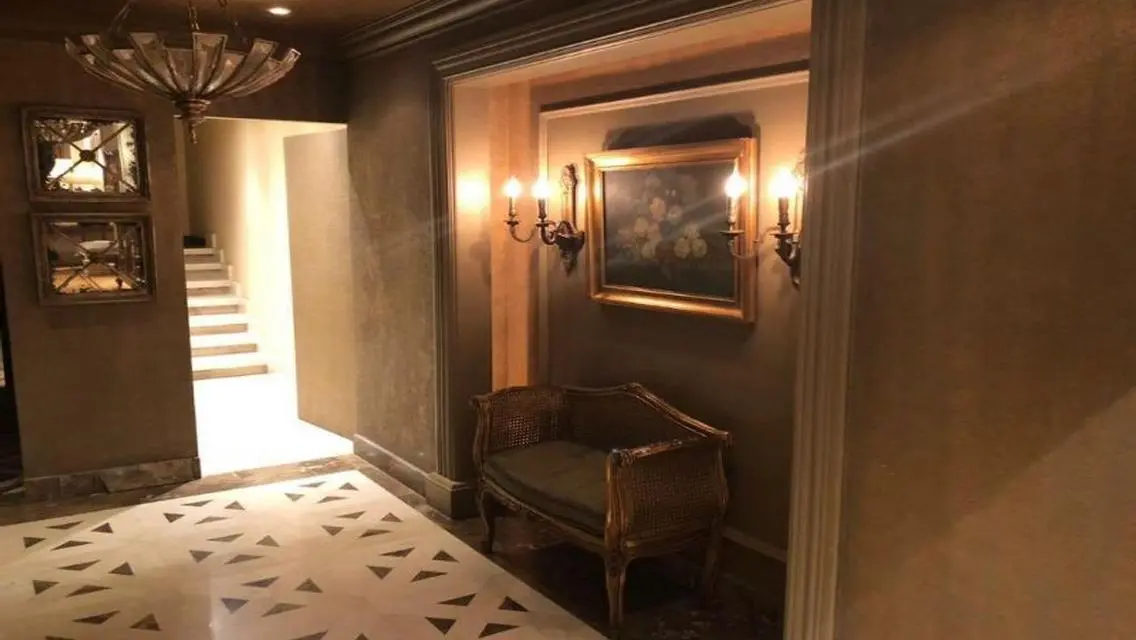 Luxury Apartment Overlooking Lakes and Main Attractions