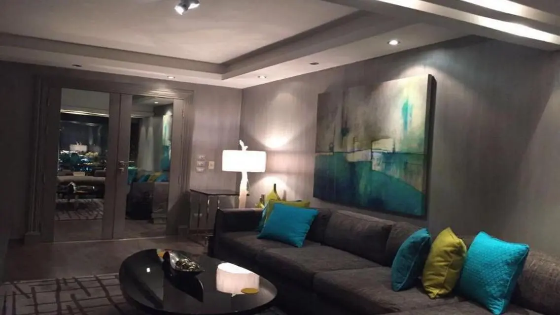 Luxury Apartment Overlooking Lakes and Main Attractions
