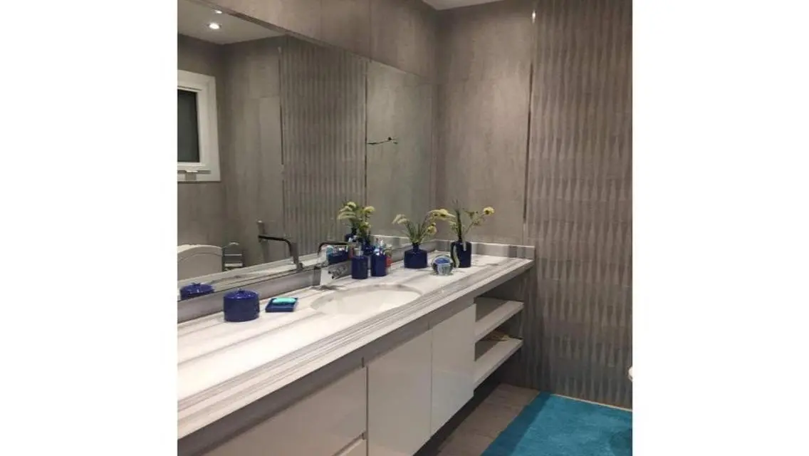 Luxury Apartment Overlooking Lakes and Main Attractions