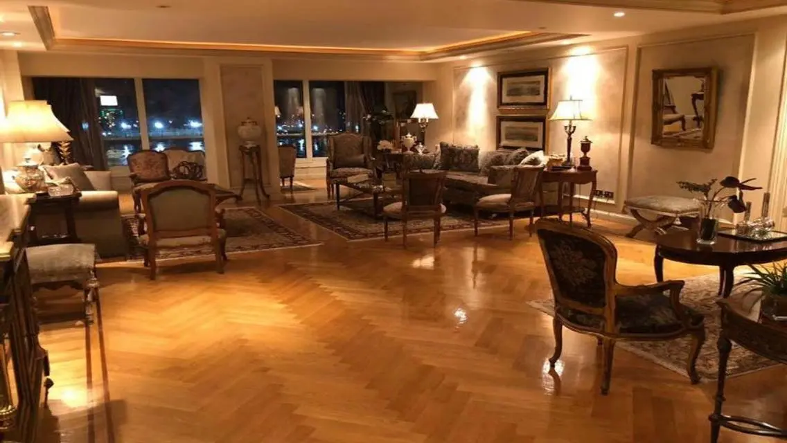 Luxury Apartment Overlooking Lakes and Main Attractions
