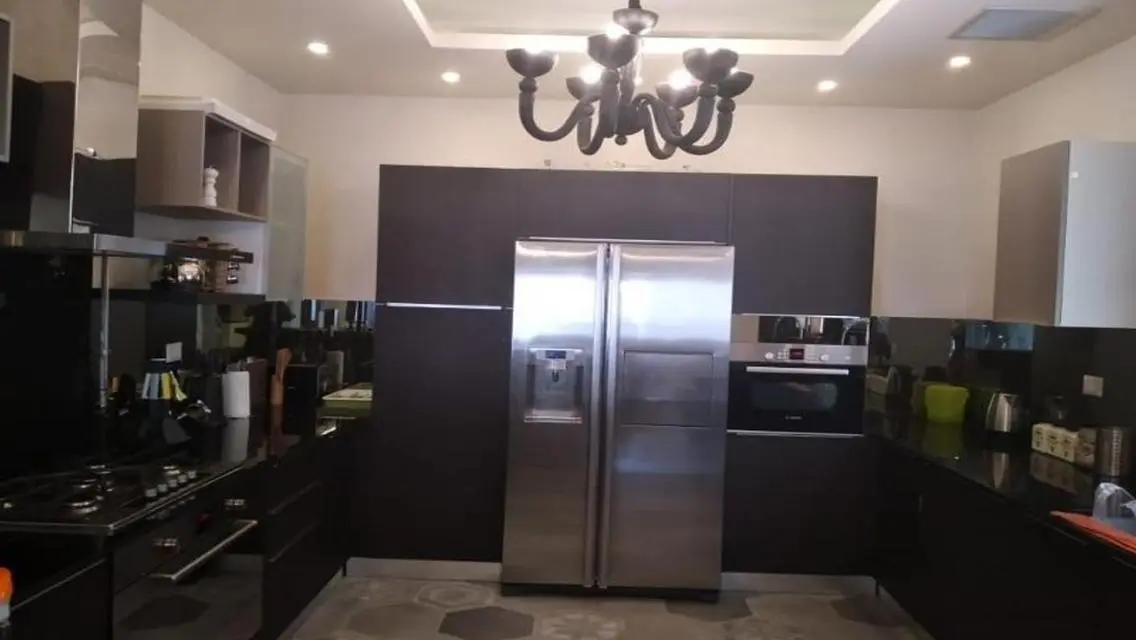 فيلا فاخرة للبيع في موقع متميز