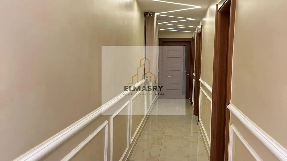 شقة فاخرة بمساحة 200 متر مع تكييف مركزي وميزات رائعة