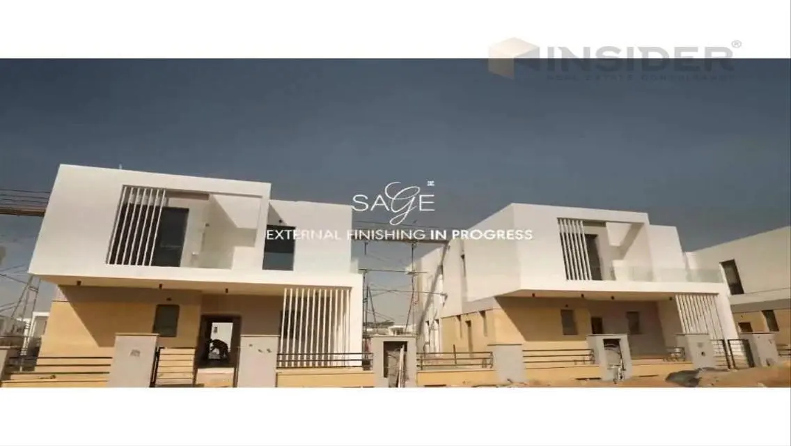 فيلا فاخرة بمساحة كبيرة للبيع في موقع متميز