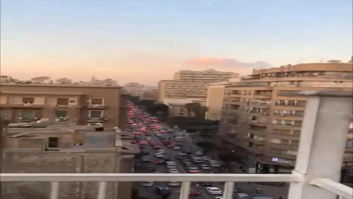 شقة رائعة مع شرفة في قلب المدينة