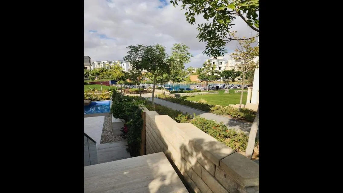 فيلا فاخرة بمساحة واسعة للبيع