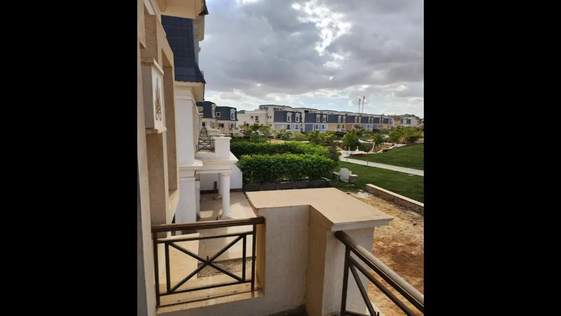 فيلا فاخرة بمساحة واسعة للبيع