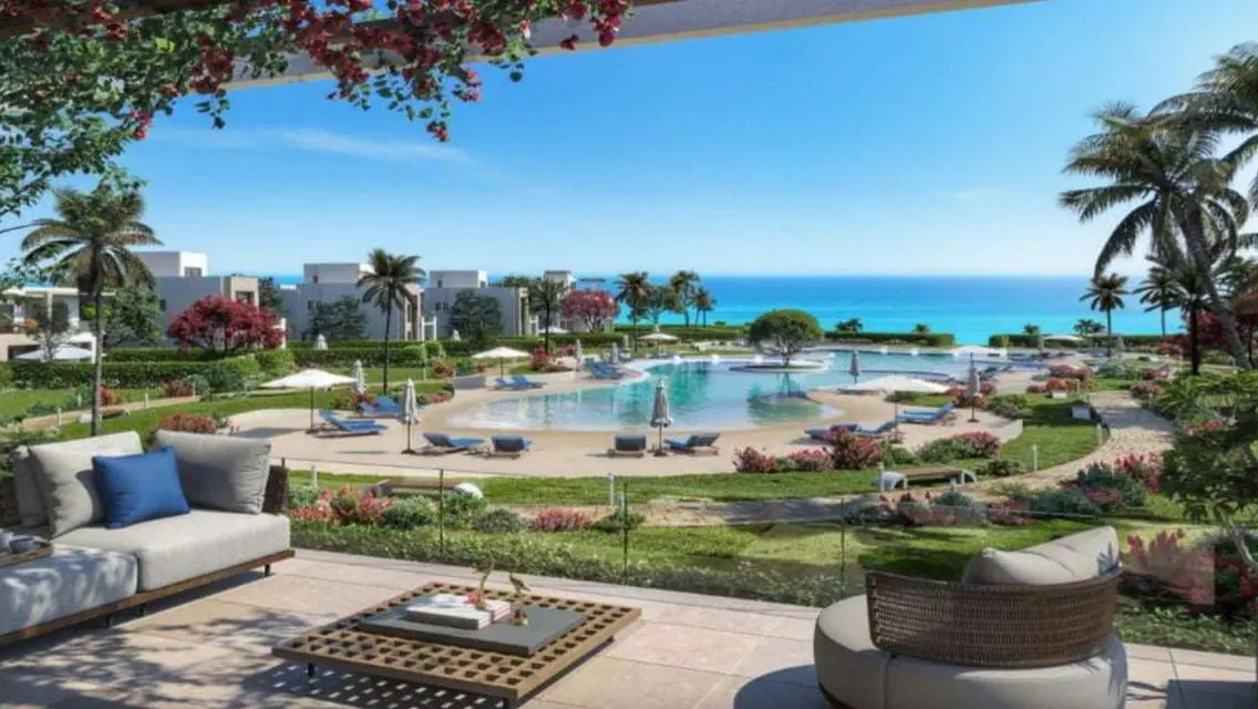 Luxury Apartment with Lake View