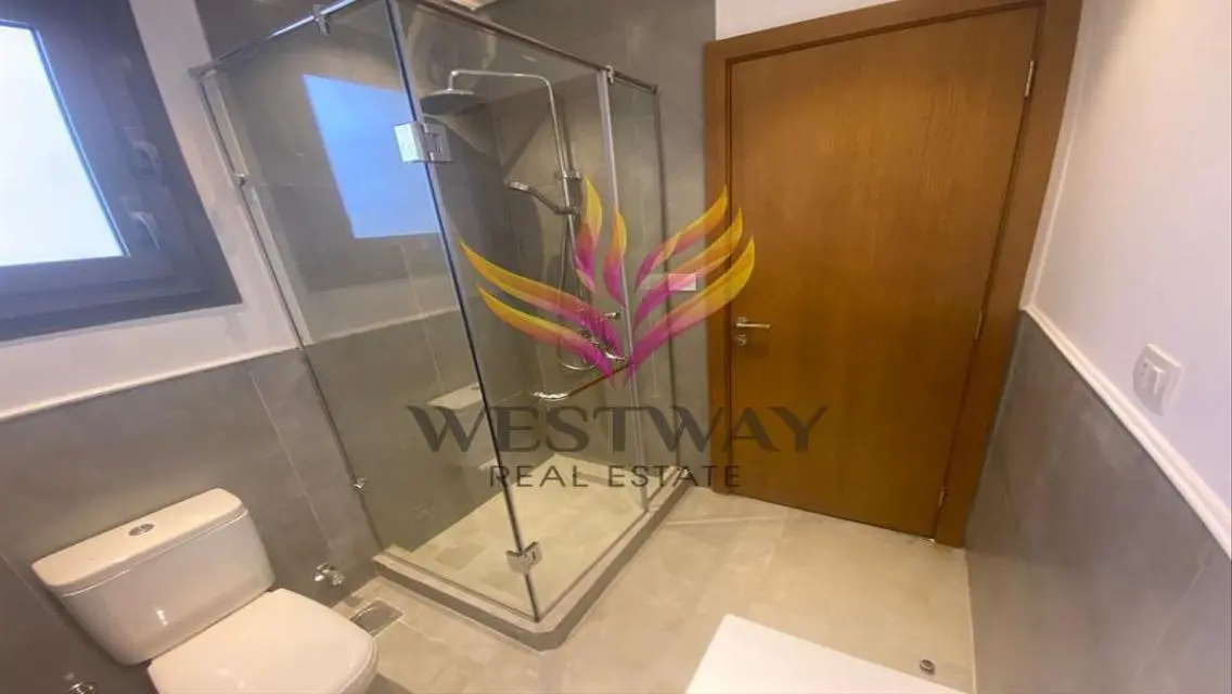شقة فاخرة مع حديقة خاصة