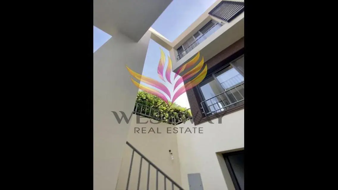 شقة فاخرة مع حديقة خاصة