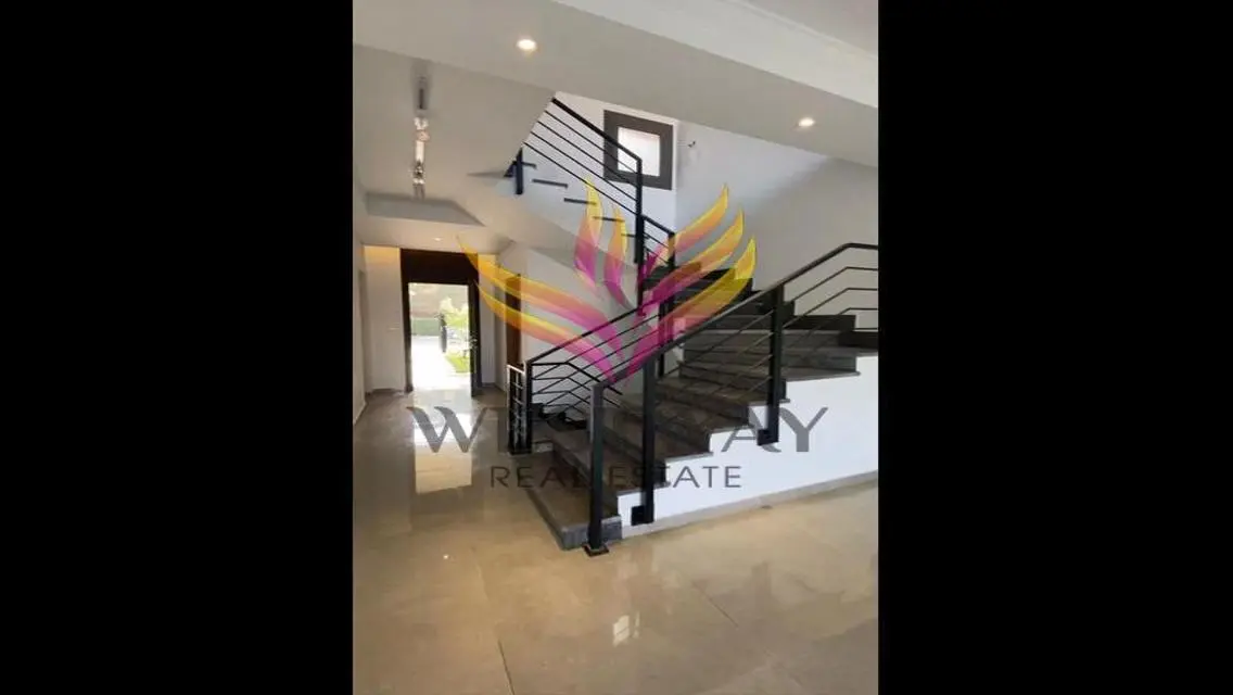 شقة فاخرة مع حديقة خاصة