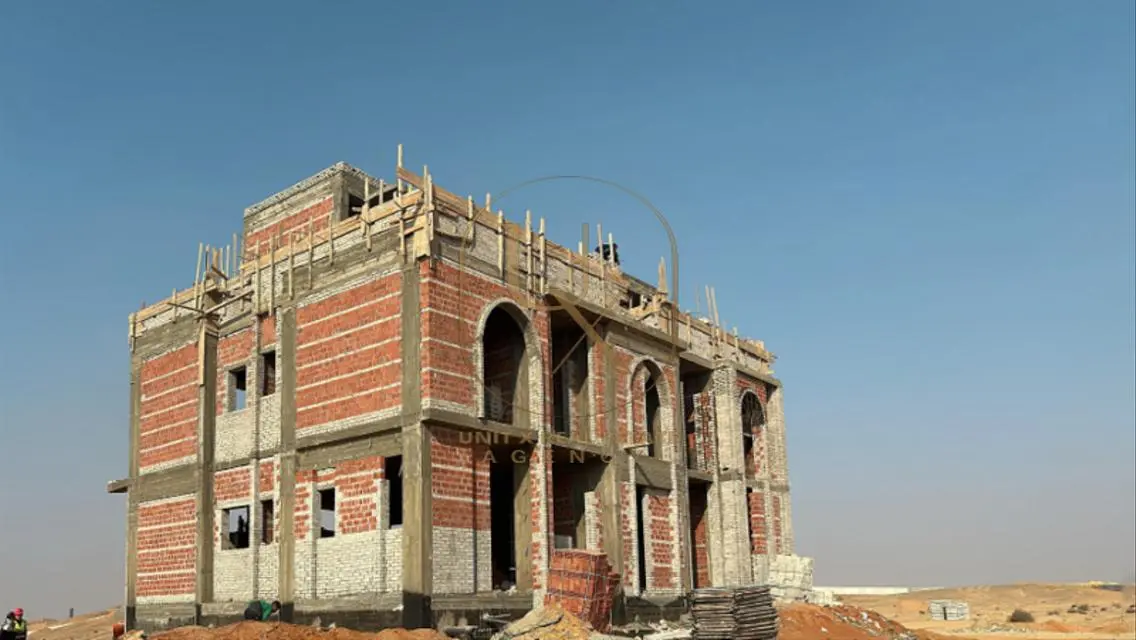 فيلا فاخرة للبيع في موقع متميز
