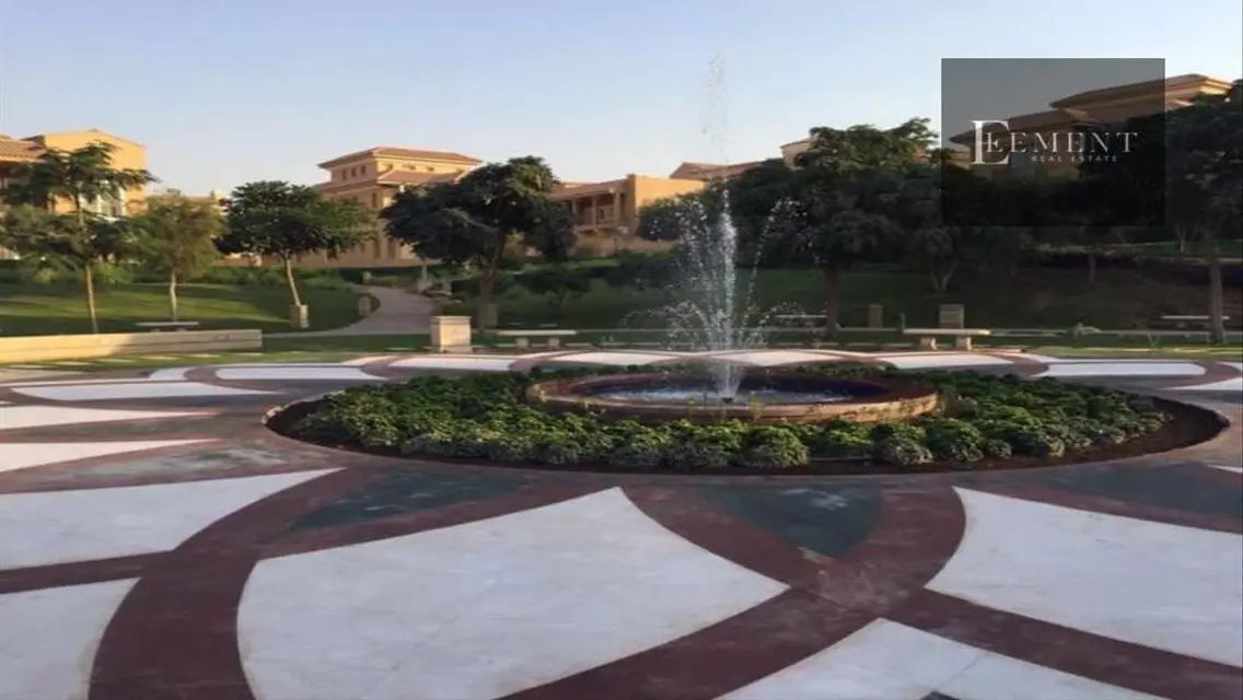 فيلا فاخرة مع حديقة خاصة ومسبح