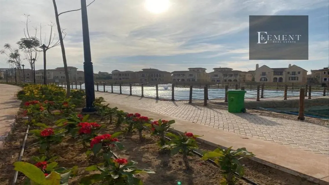 فيلا فاخرة مع حديقة خاصة ومسبح