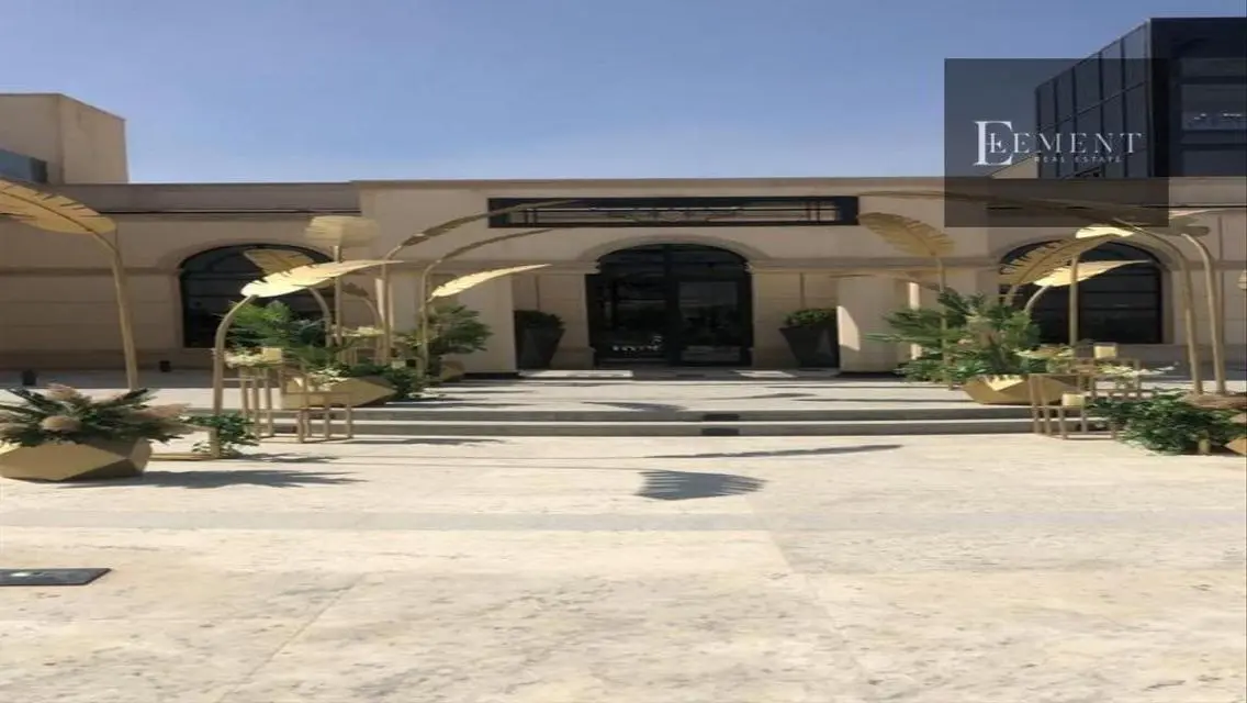 فيلا فاخرة مع حديقة خاصة ومسبح