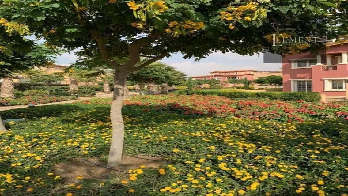 فيلا فاخرة مع حديقة خاصة ومسبح