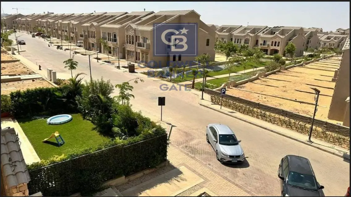 فيلا فاخرة للبيع بمساحة واسعة.