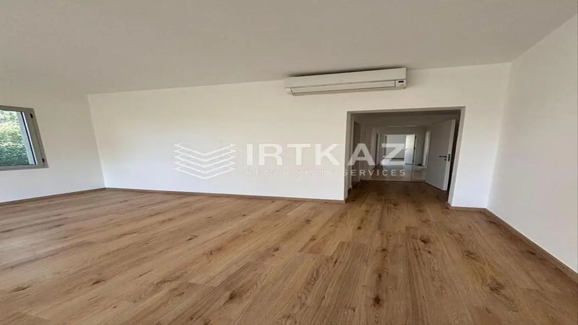 فيلات فاخرة للإيجار تطل على بحيرات مع حوض سباحة مشترك