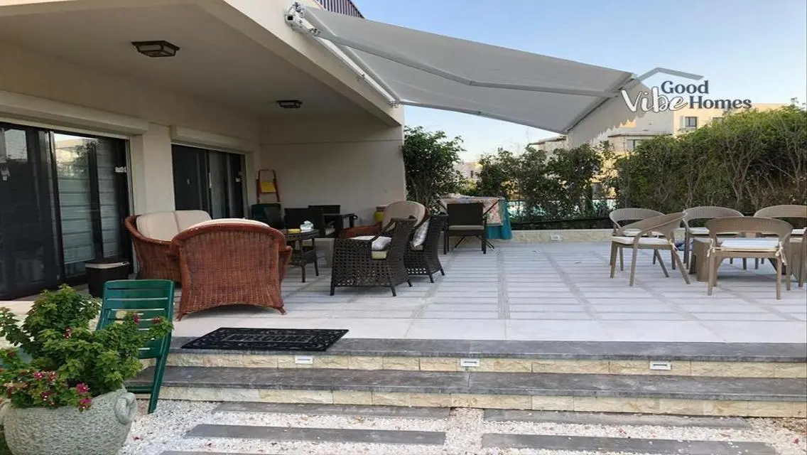 فيلا فاخرة مع مسبح وحديقة خاصة للبيع