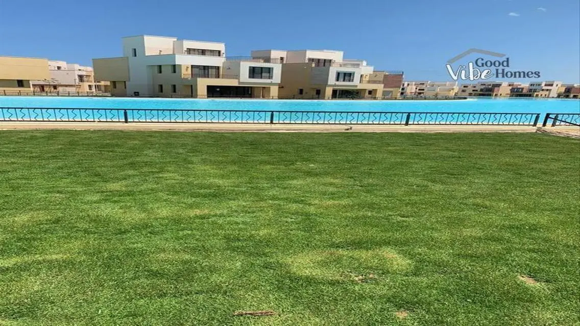 فيلا فاخرة مع مسبح وحديقة خاصة للبيع