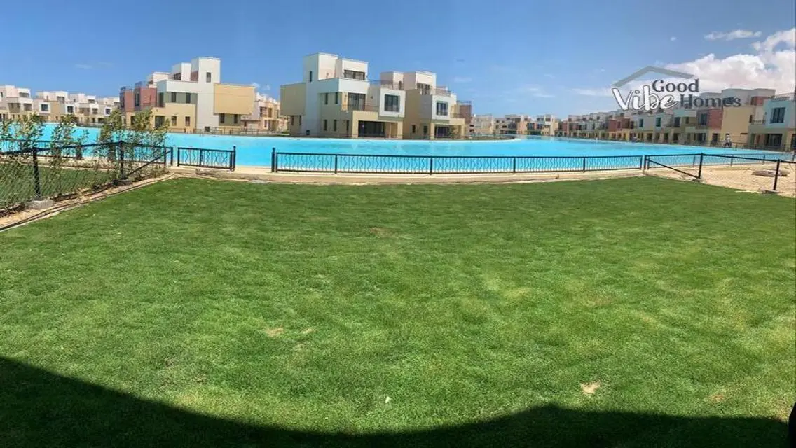 فيلا فاخرة مع مسبح وحديقة خاصة للبيع