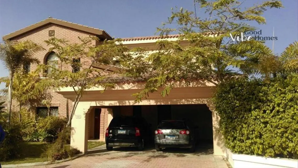 Luxury Villa with Green Spaces and Amenities