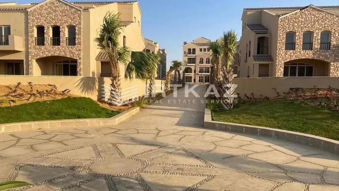 شقة فاخرة مطلة على البحيرات للبيع