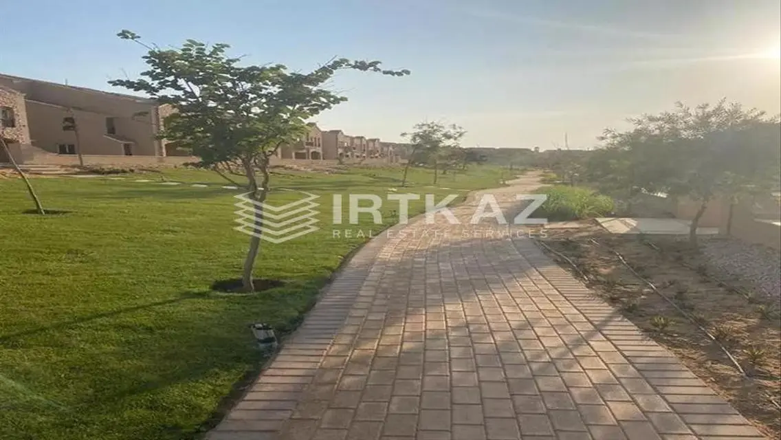 شقة فاخرة مطلة على البحيرات للبيع