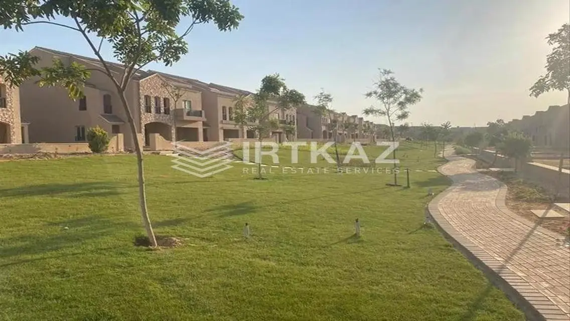 شقة فاخرة مطلة على البحيرات للبيع