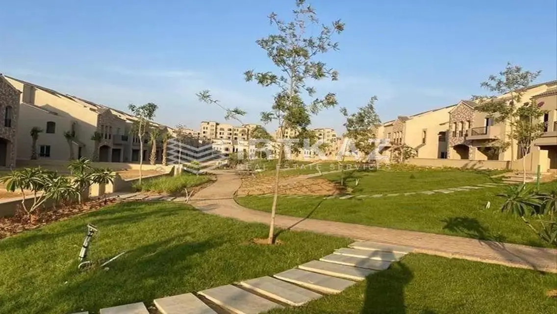 شقة فاخرة مطلة على البحيرات للبيع