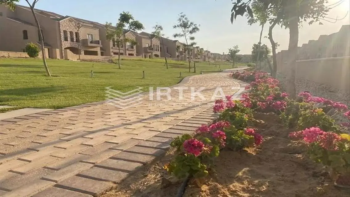 شقة فاخرة مطلة على البحيرات للبيع