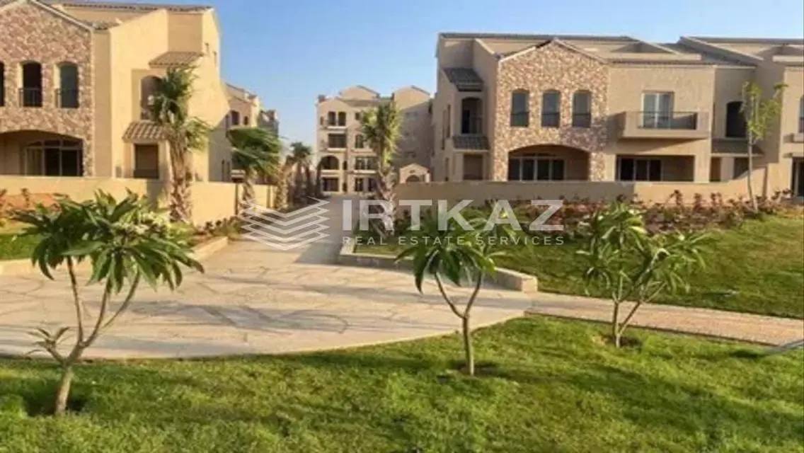 شقة فاخرة مطلة على البحيرات للبيع
