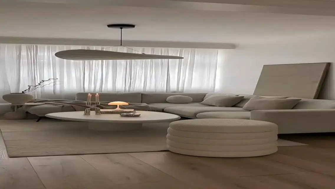 Luxury Apartment with Stunning Lake View