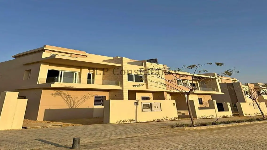 فيلا فاخرة للبيع - إطلالة على البحيرات